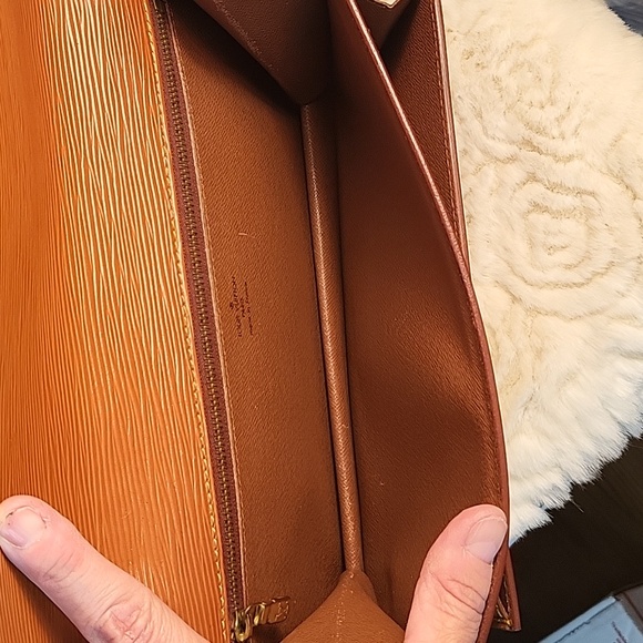 Louis Vuitton Epi Clutch or Crossbody - Picture 6 of 13